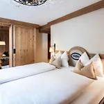 卡莫尔特阿尔派酒店
